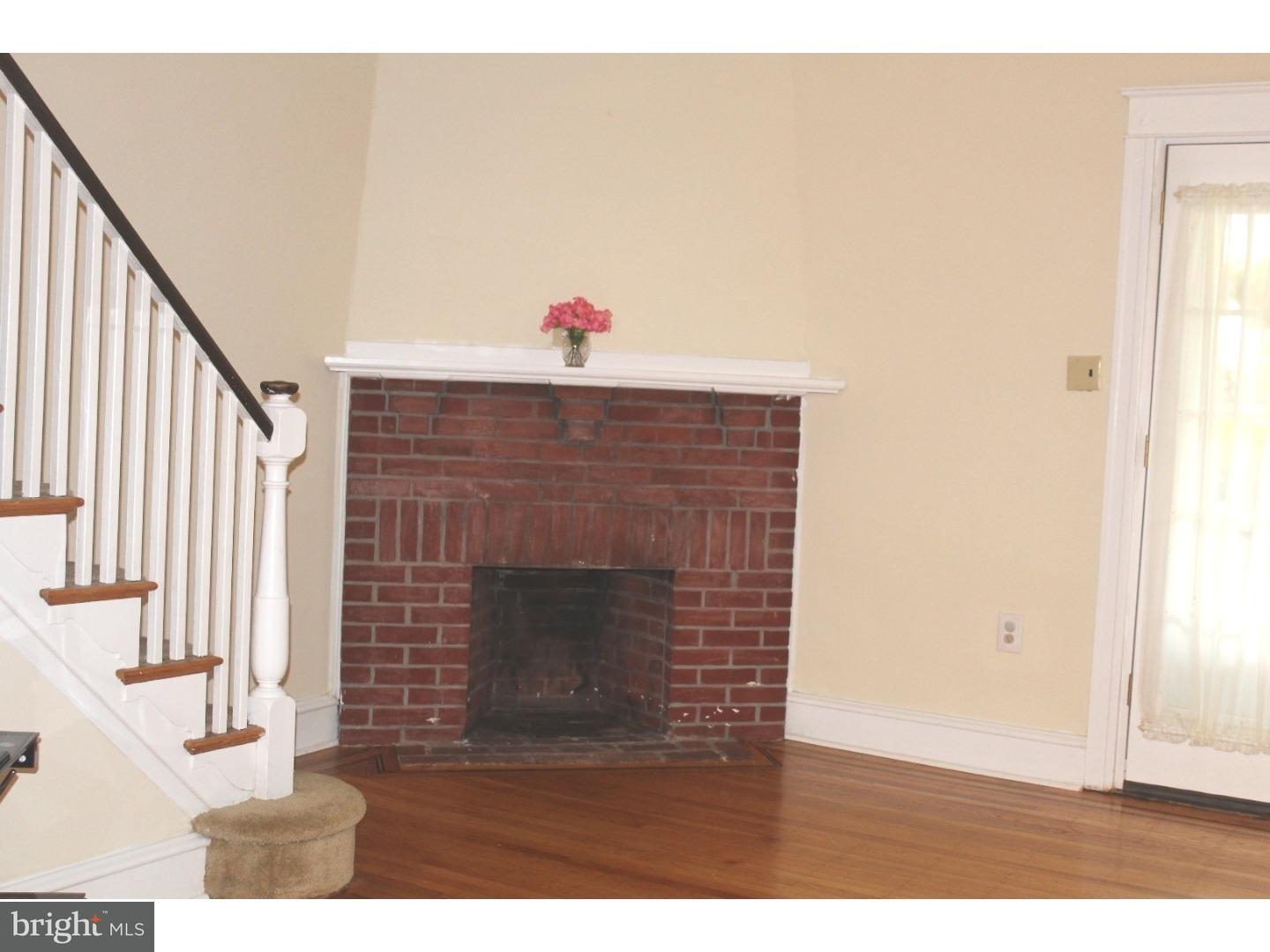 635 Arbor Road Cheltenham, PA 19012 - Photo 6 of 24 Living Room