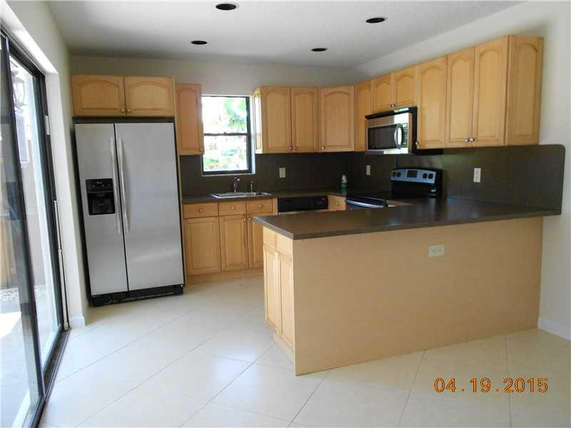7659 Courtyard Run West, Unit 108 Boca Raton, FL 33433 - Photo 2 of 4 Kitchen