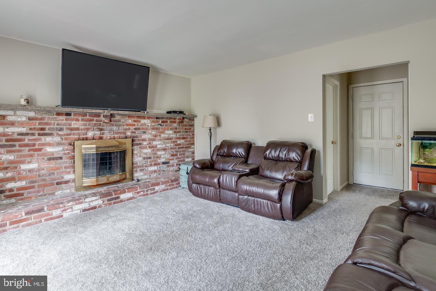 57 Country Club Road Turnersville, NJ 08012 - Photo 12 of 27 family room