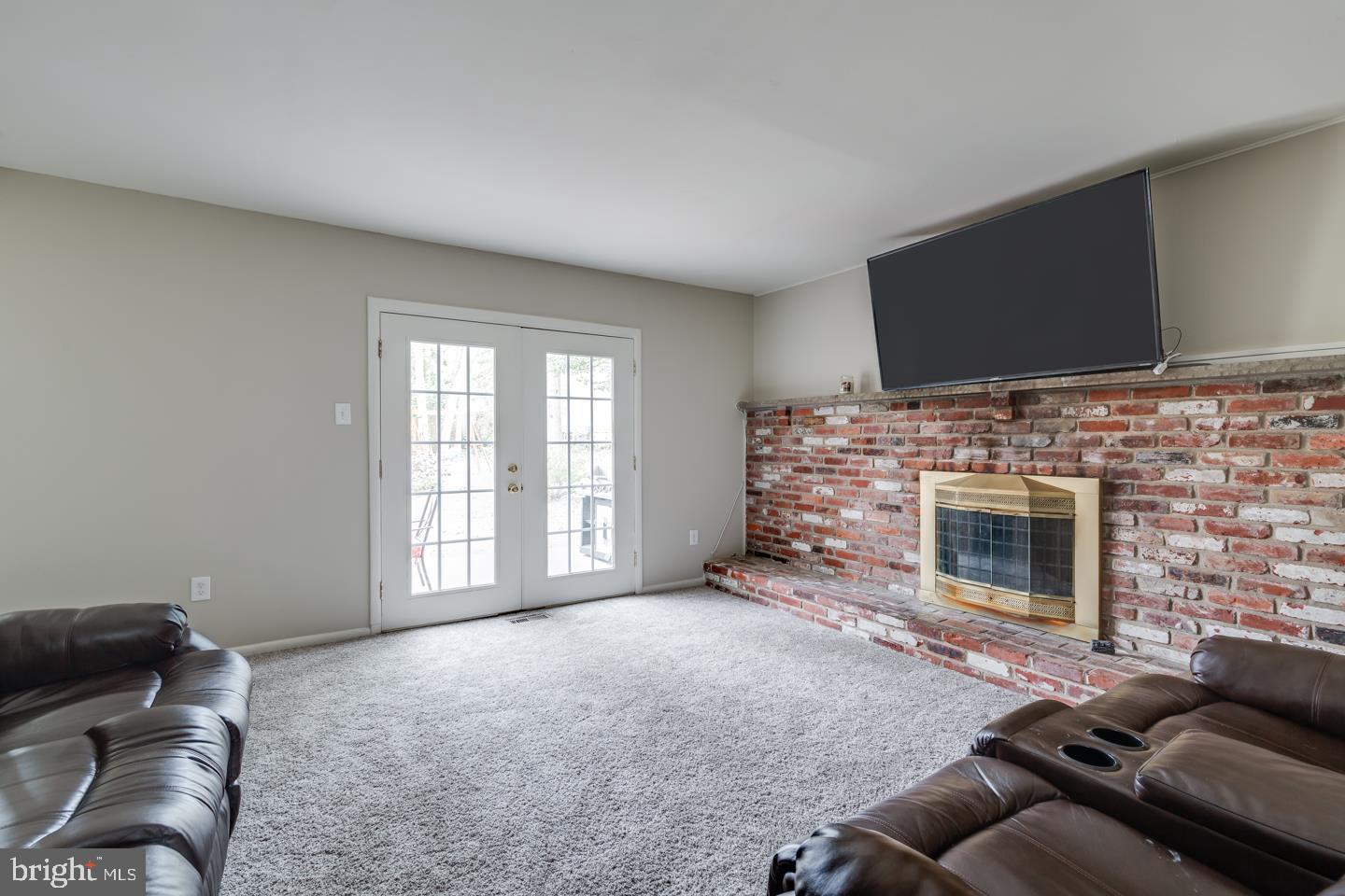 57 Country Club Road Turnersville, NJ 08012 - Photo 14 of 27 family room
