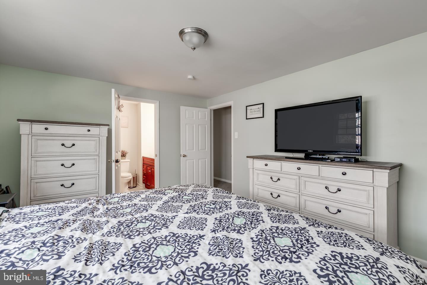 57 Country Club Road Turnersville, NJ 08012 - Photo 19 of 27 master bedroom