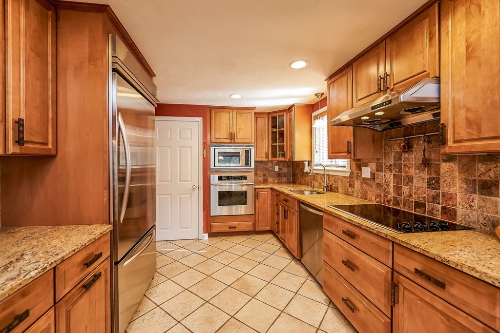 30 Lyndon Road Sharon, MA 02067 - Photo 7 of 27 Gallery Image 7