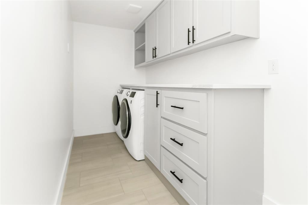 1101 Poindexter Street, Unit A2 Fort Worth, TX 76102 - Photo 17 of 40 a view of walk in closet with cabinet