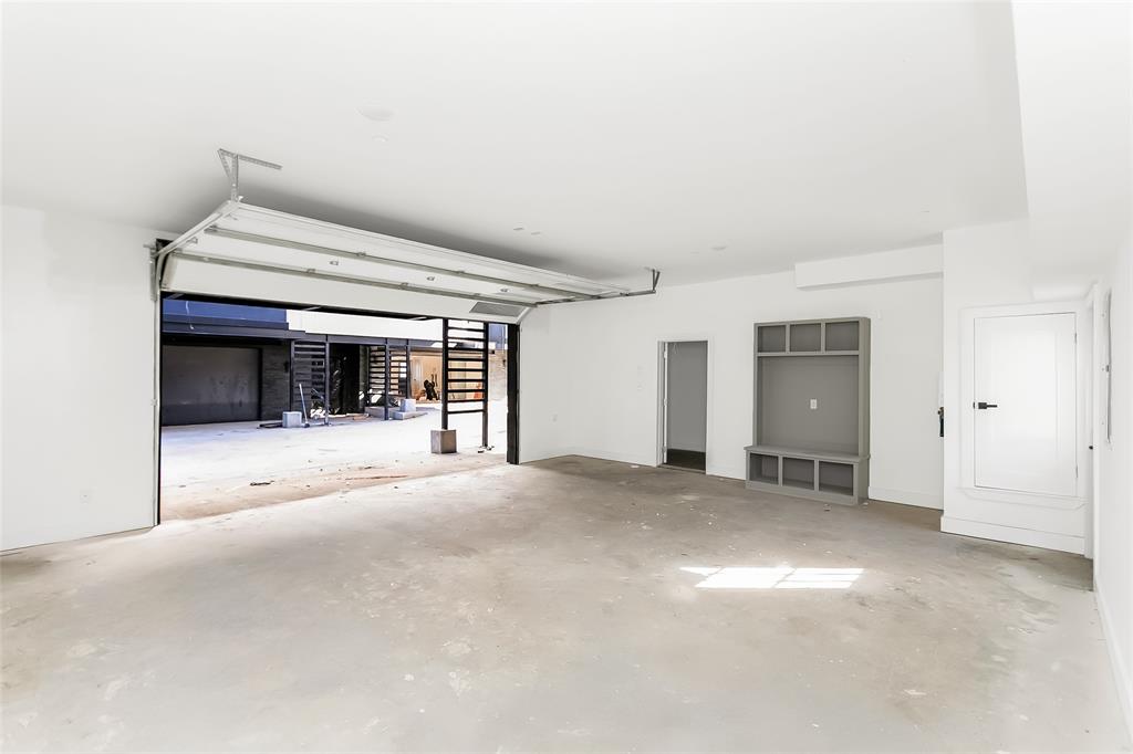 1101 Poindexter Street, Unit A2 Fort Worth, TX 76102 - Photo 38 of 40 a view of a house with a garage