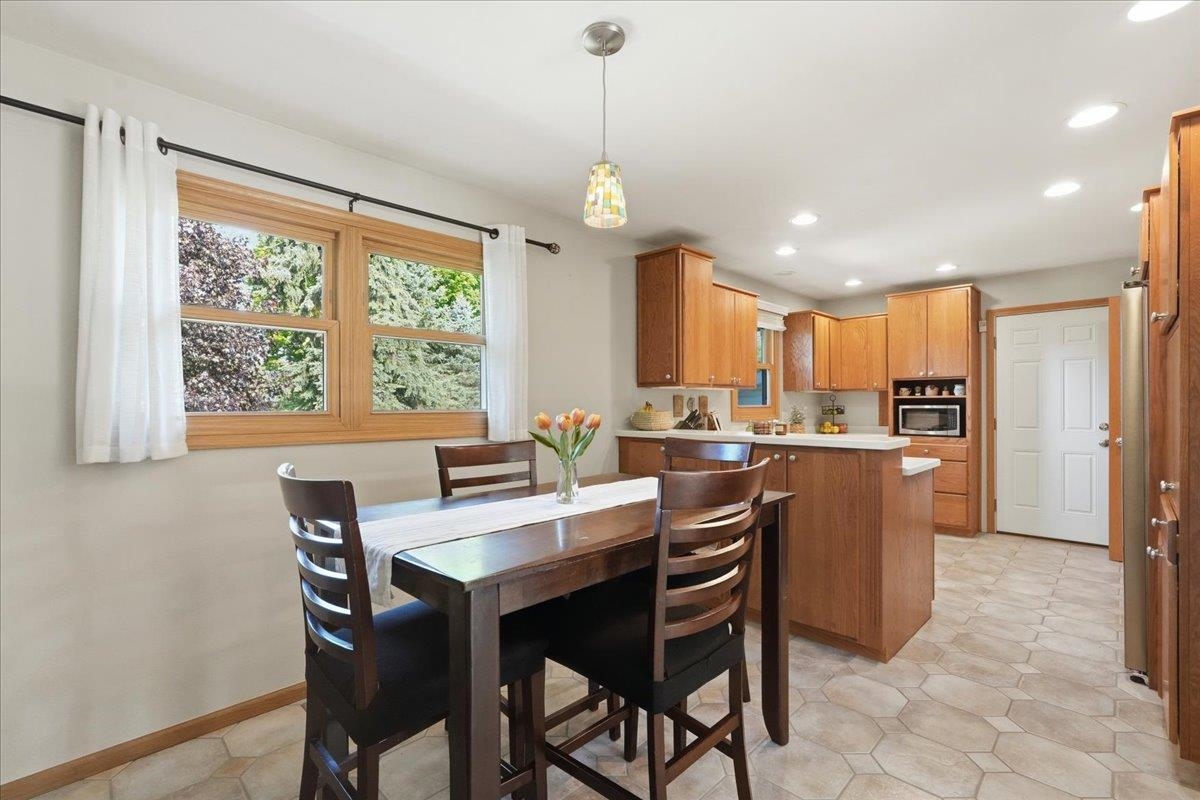118 Violet Circle Madison, WI 53714 - Photo 13 of 56