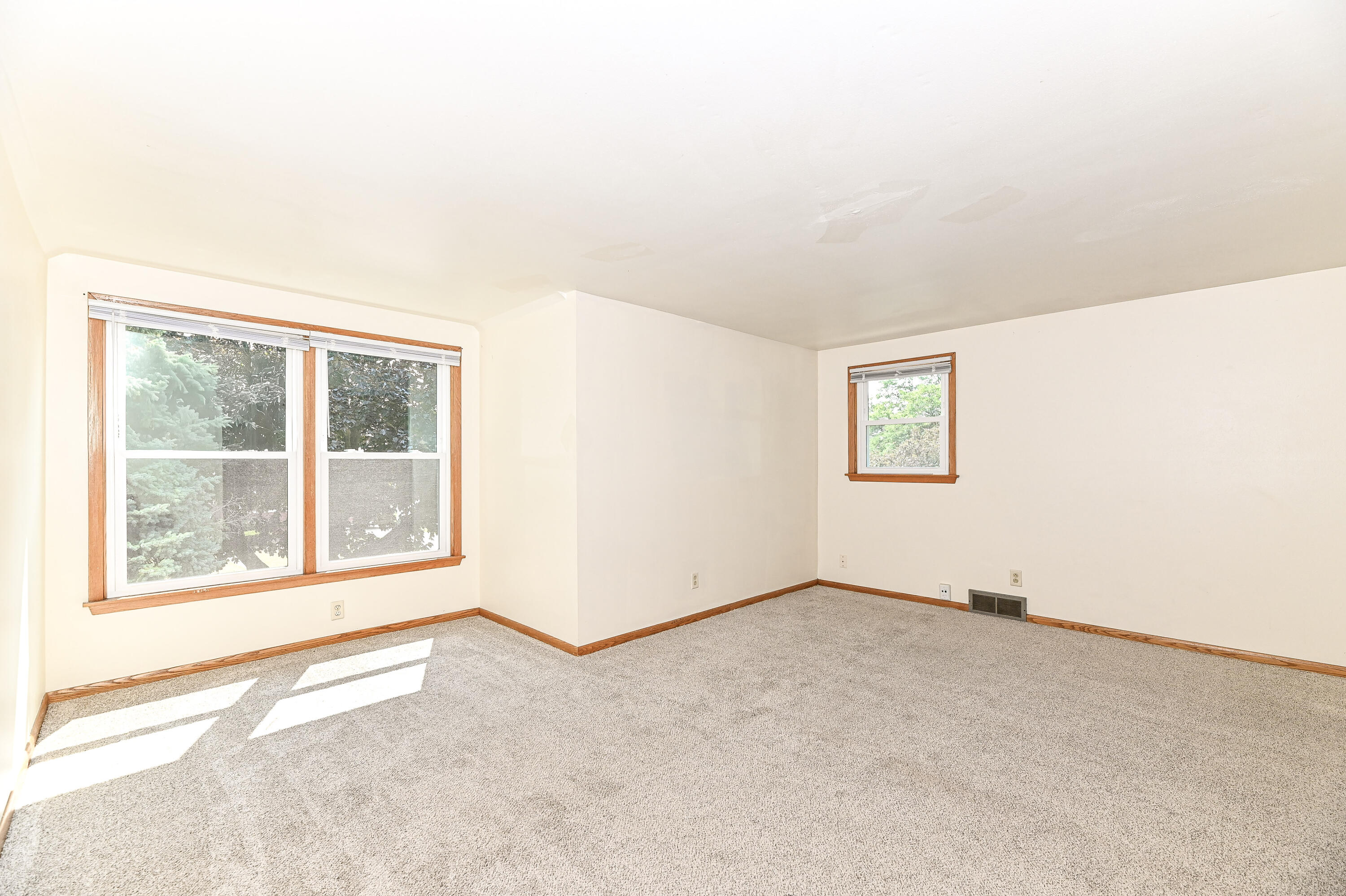 1728 Cleveland Avenue, Unit 1730 Racine, WI 53405 - Photo 24 of 39 Upper Living Room
