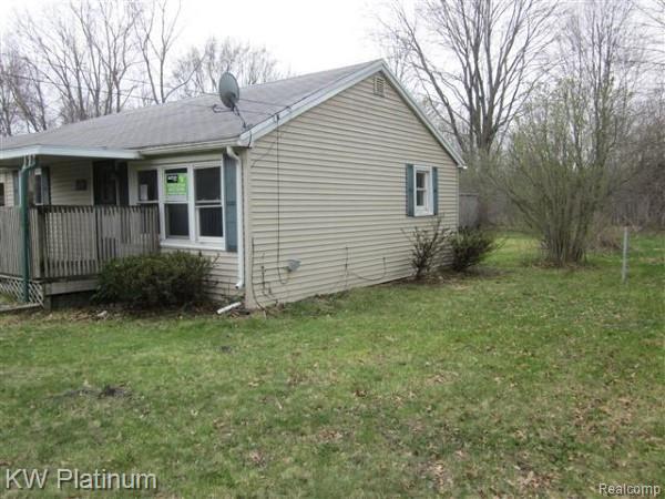 2093 Michigan Road Port Huron, MI 48060 - Photo 3 of 15 Michigan2093s.jpg