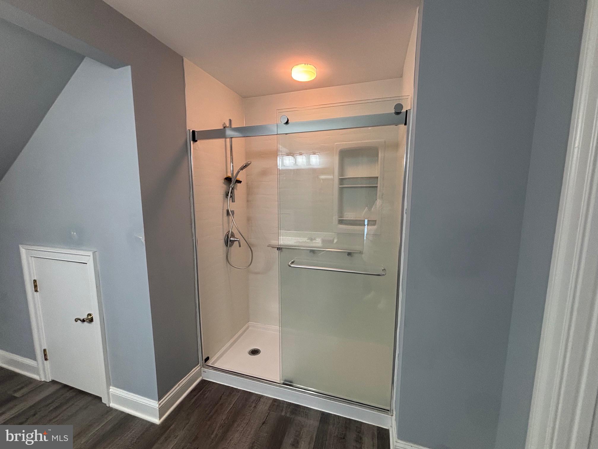 629 Country Club Road Culpeper, VA 22701 - Photo 16 of 23 Upstairs Hall bath w/ dbl sinks & new shower