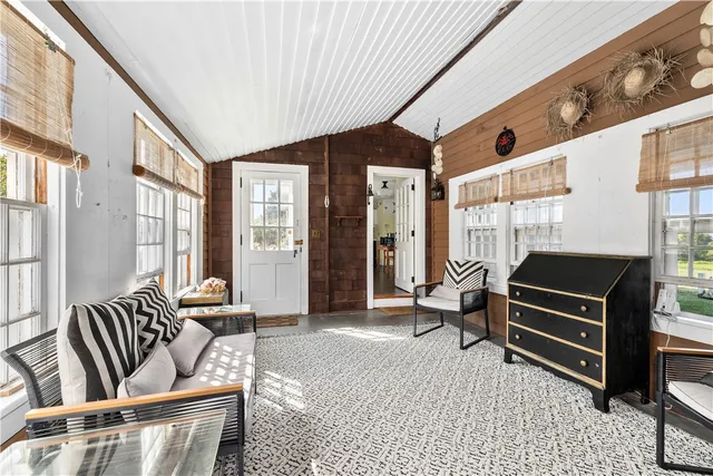 $3,575,000 | 8 Lincoln Avenue, Little Compton, RI 02837