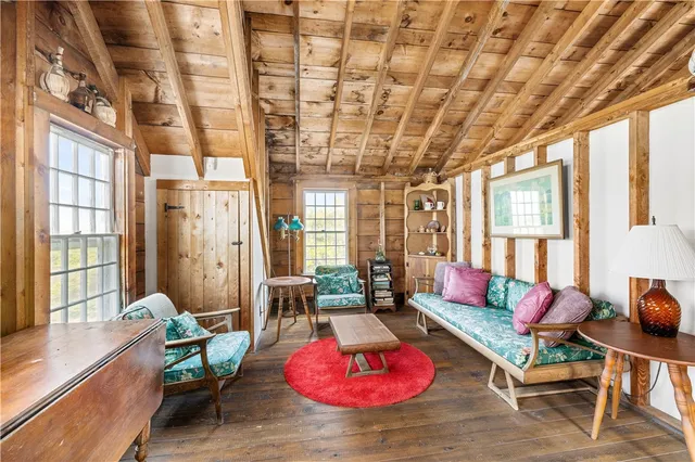 $3,575,000 | 8 Lincoln Avenue, Little Compton, RI 02837