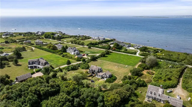 $3,575,000 | 8 Lincoln Avenue, Little Compton, RI 02837