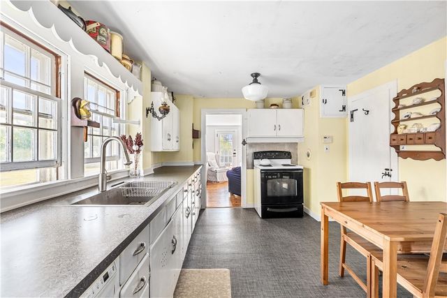 $3,575,000 | 8 Lincoln Avenue, Little Compton, RI 02837