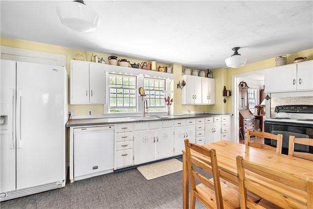 $3,575,000 | 8 Lincoln Avenue, Little Compton, RI 02837