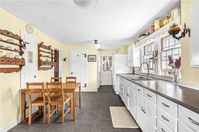 $3,575,000 | 8 Lincoln Avenue, Little Compton, RI 02837