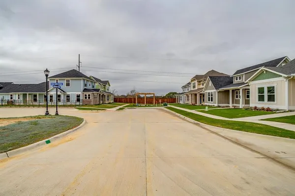 a view of an house with swimming pool and yard