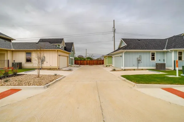 $3,850 | 110 Cardinal Wds, Granbury, TX 76049