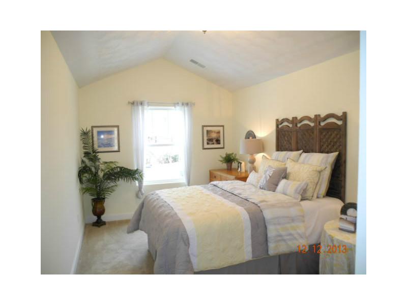 301 West Shore Road, Unit 12 Warwick, RI 02889 - Photo 5 of 8 Master Bedroom.