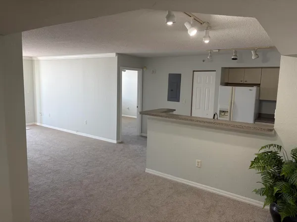 $2,500 | 1801 North Flagler Drive, Unit 830, West Palm Beach, FL 33407