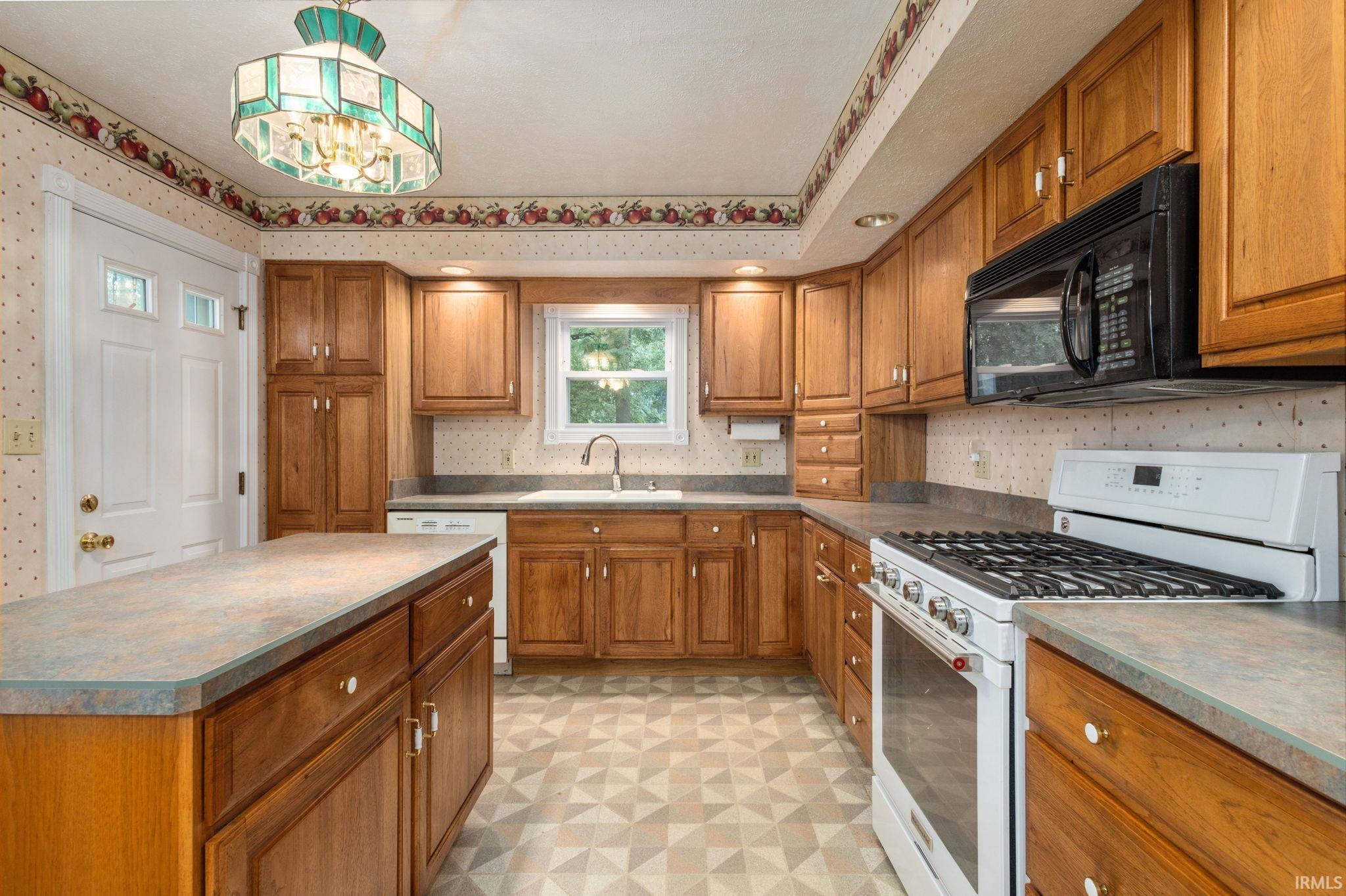 13206 Adams Road Granger, IN 46530 - Photo 7 of 36