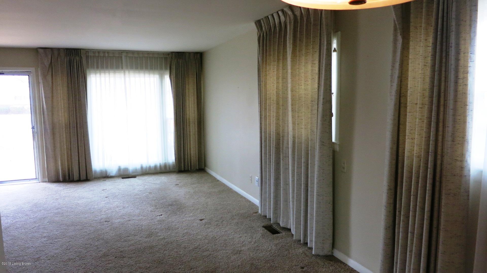 2950 Rio Rita Avenue Louisville, KY 40220 - Photo 8 of 16 Livingroom area