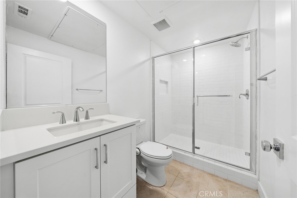 427 Flycatcher Irvine, CA 92618 - Photo 33 of 47 NextGen Suite Bathroom