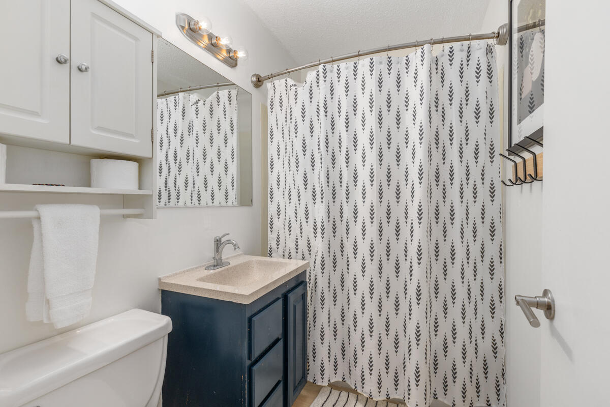 707 North Maple Street Saugatuck, MI 49453 - Photo 13 of 29 Unit 1 Bathroom