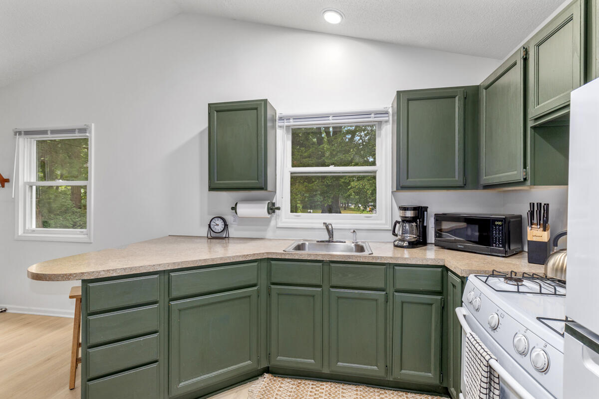 707 North Maple Street Saugatuck, MI 49453 - Photo 21 of 29 Kitchen