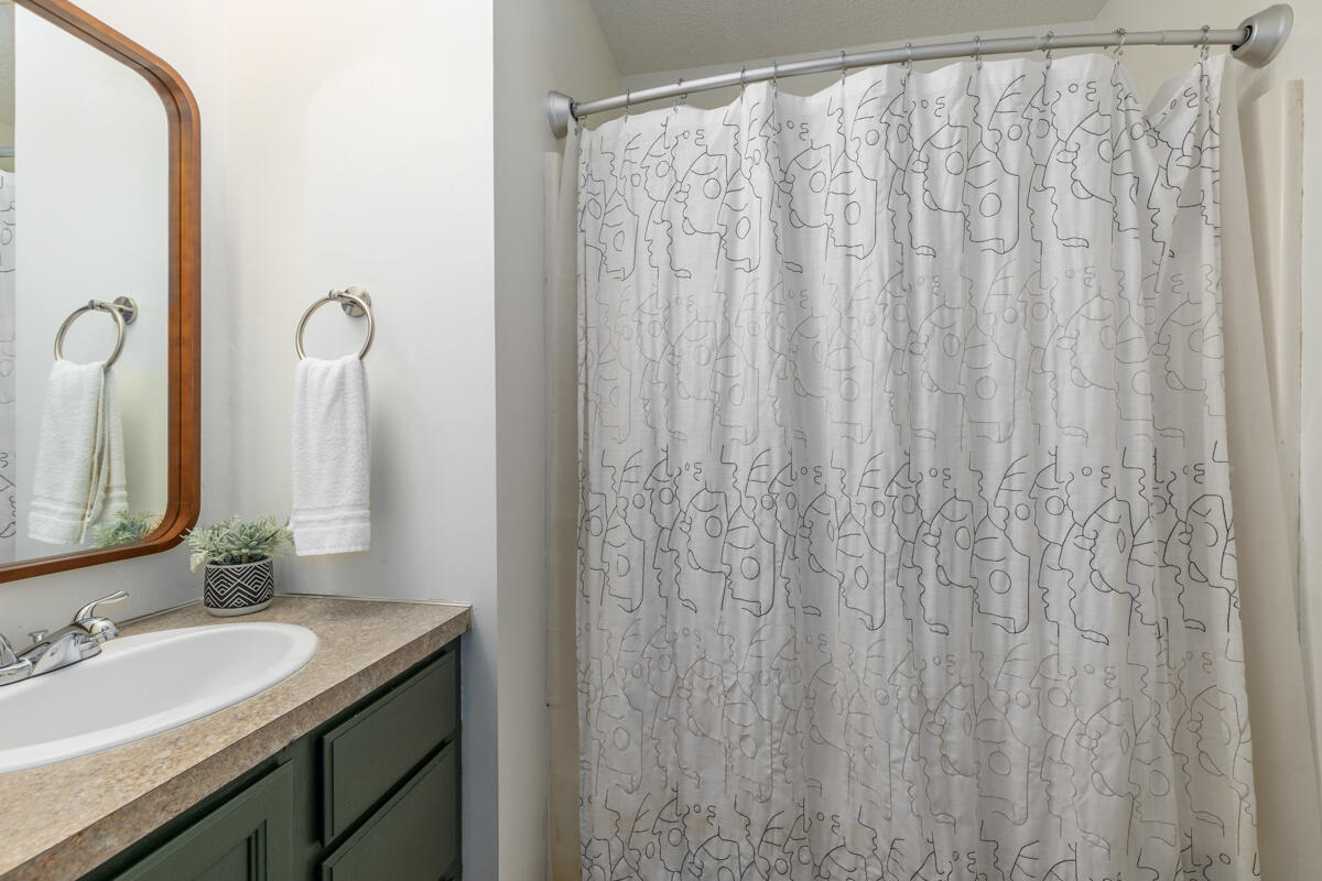 707 North Maple Street Saugatuck, MI 49453 - Photo 27 of 29 Unit 2 Bathroom