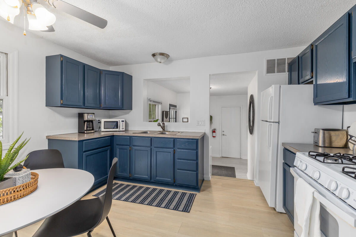 707 North Maple Street Saugatuck, MI 49453 - Photo 7 of 29 Large Kitchen
