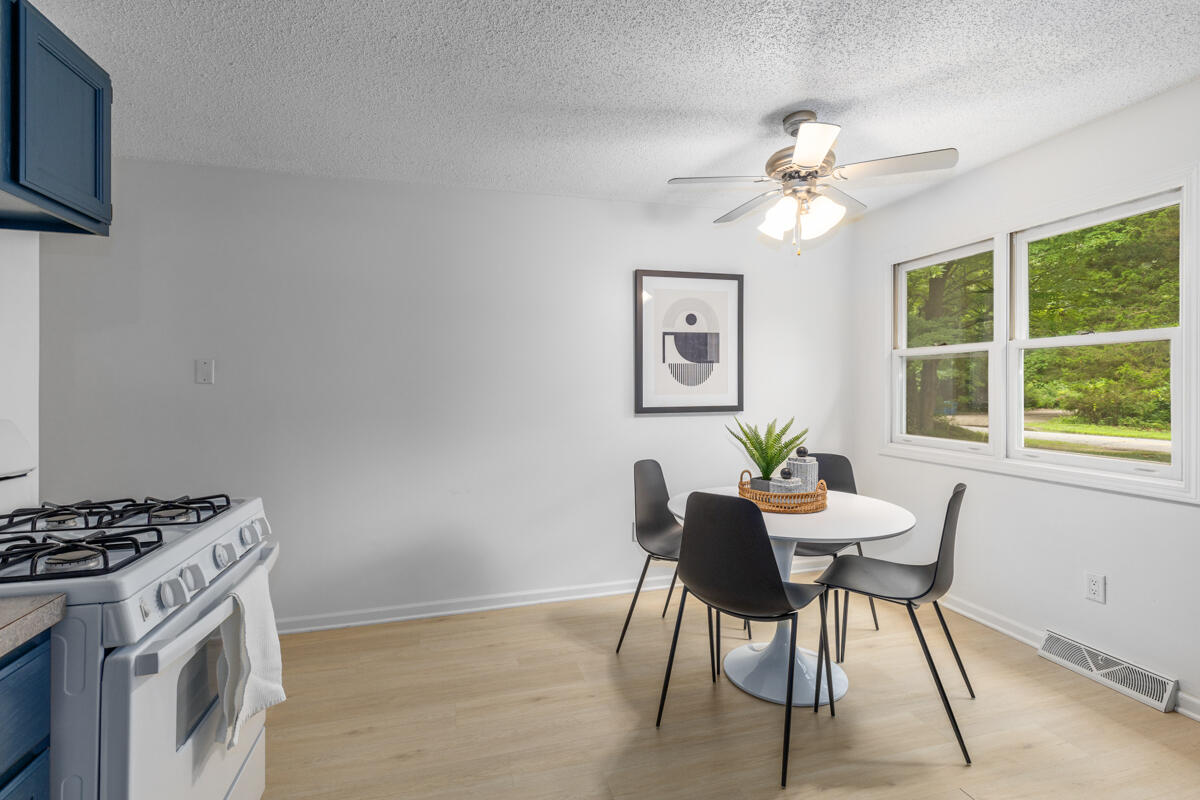 707 North Maple Street Saugatuck, MI 49453 - Photo 9 of 29 Dining Area