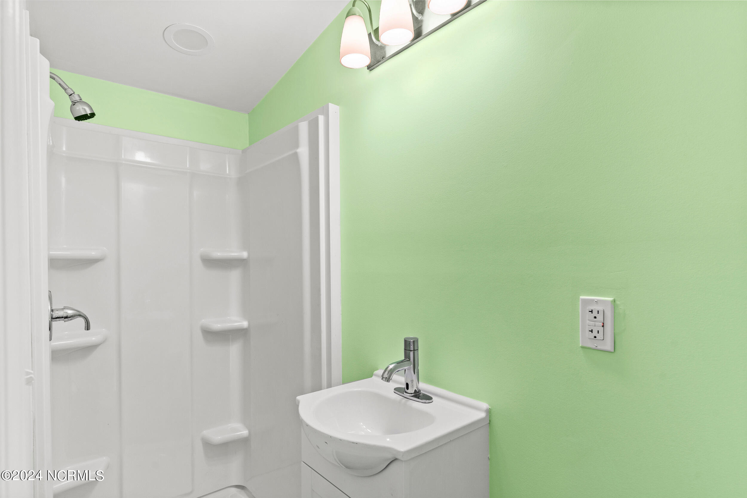 168 Stocking Head Road Rose Hill, NC 28458 - Photo 20 of 40 3rd Bathroom