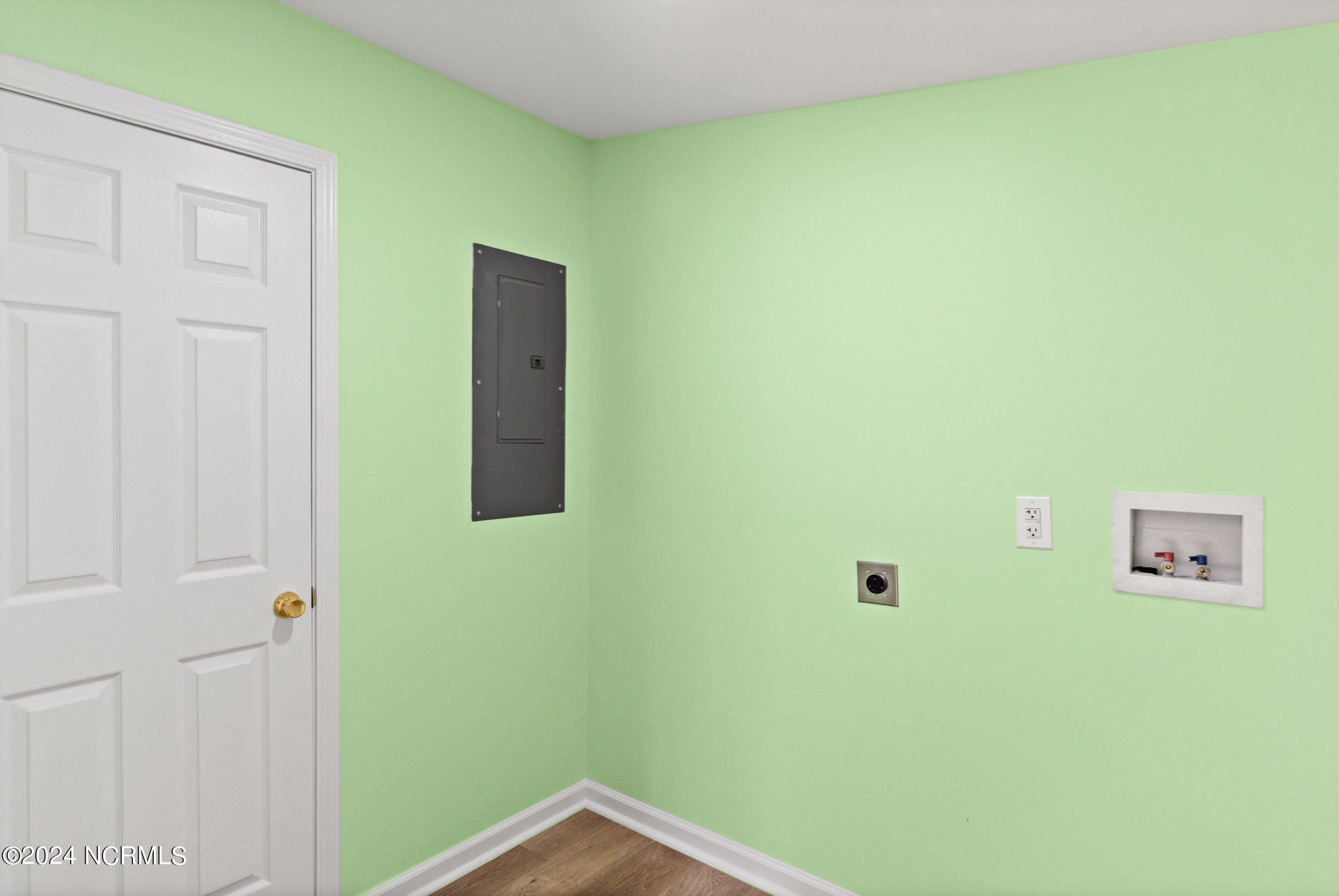 168 Stocking Head Road Rose Hill, NC 28458 - Photo 28 of 40 Laundry Room