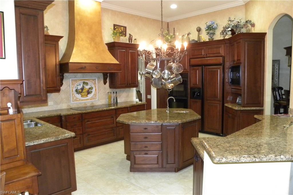 136 Hickory Road Naples, FL 34108 - Photo 14 of 34 Gallery Image 14