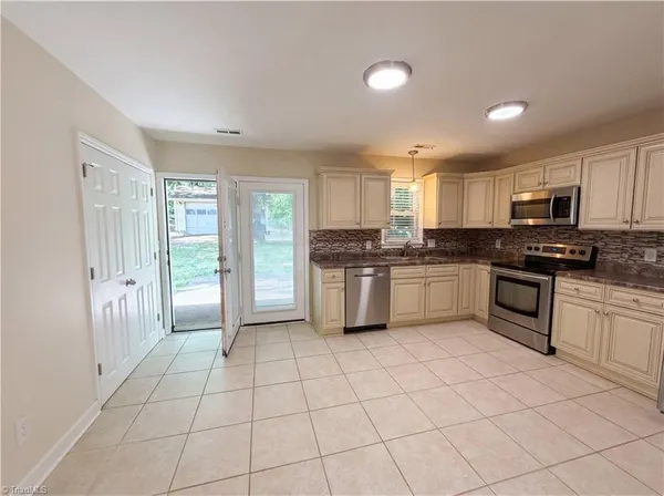 $274,000 | 2815 Midpines Drive, Winston-Salem, NC 27127
