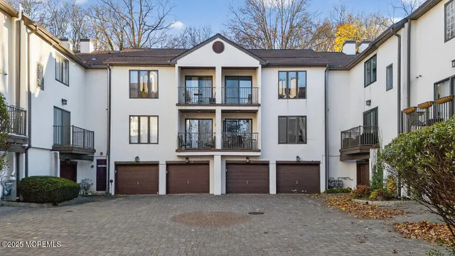 a view of a pathway with a yard