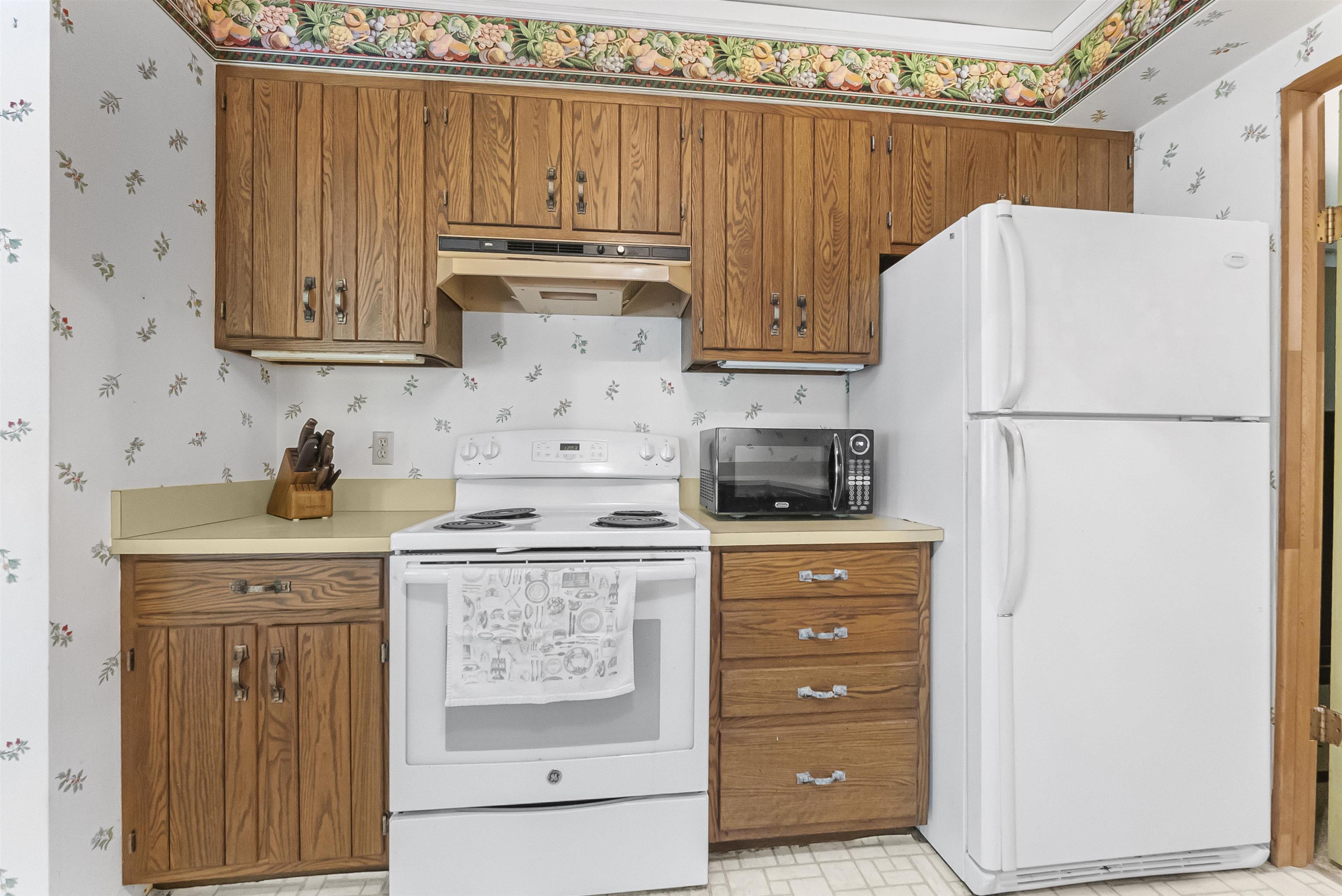 737 South Stony Point Road Suttons Bay, MI 49682 - Photo 24 of 38 1947248-c760723c-2c06-4b99-a85c-67d93a9b3a20.JPG