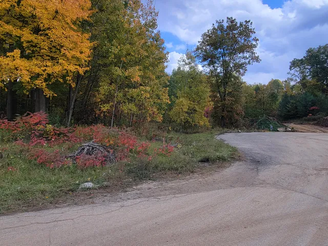 $26,500 | 74016 Ridgeway Drive, Lawton, MI 49065