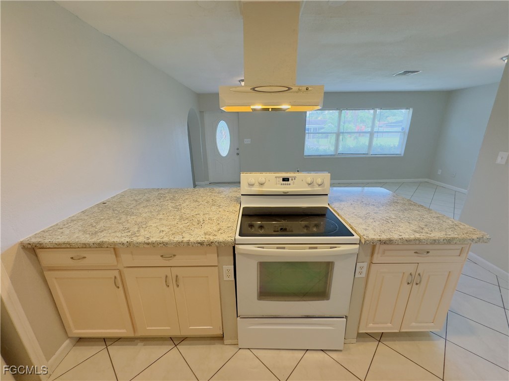 913 Hudson Avenue Lehigh Acres, FL 33936 - Photo 14 of 36 a stove top oven sitting inside of a kitchen