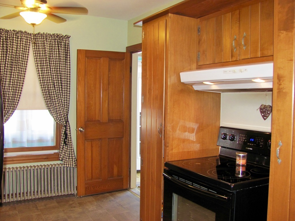 483 High Street Clinton, MA 01510 - Photo 3 of 29 Gallery Image 3