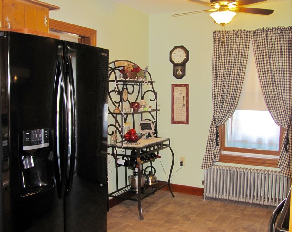 483 High Street Clinton, MA 01510 - Photo 4 of 29 Gallery Image 4