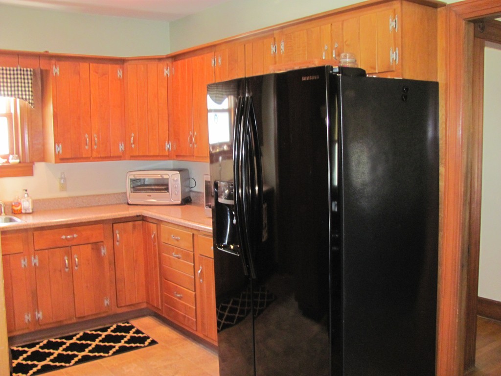 483 High Street Clinton, MA 01510 - Photo 5 of 29 Gallery Image 5
