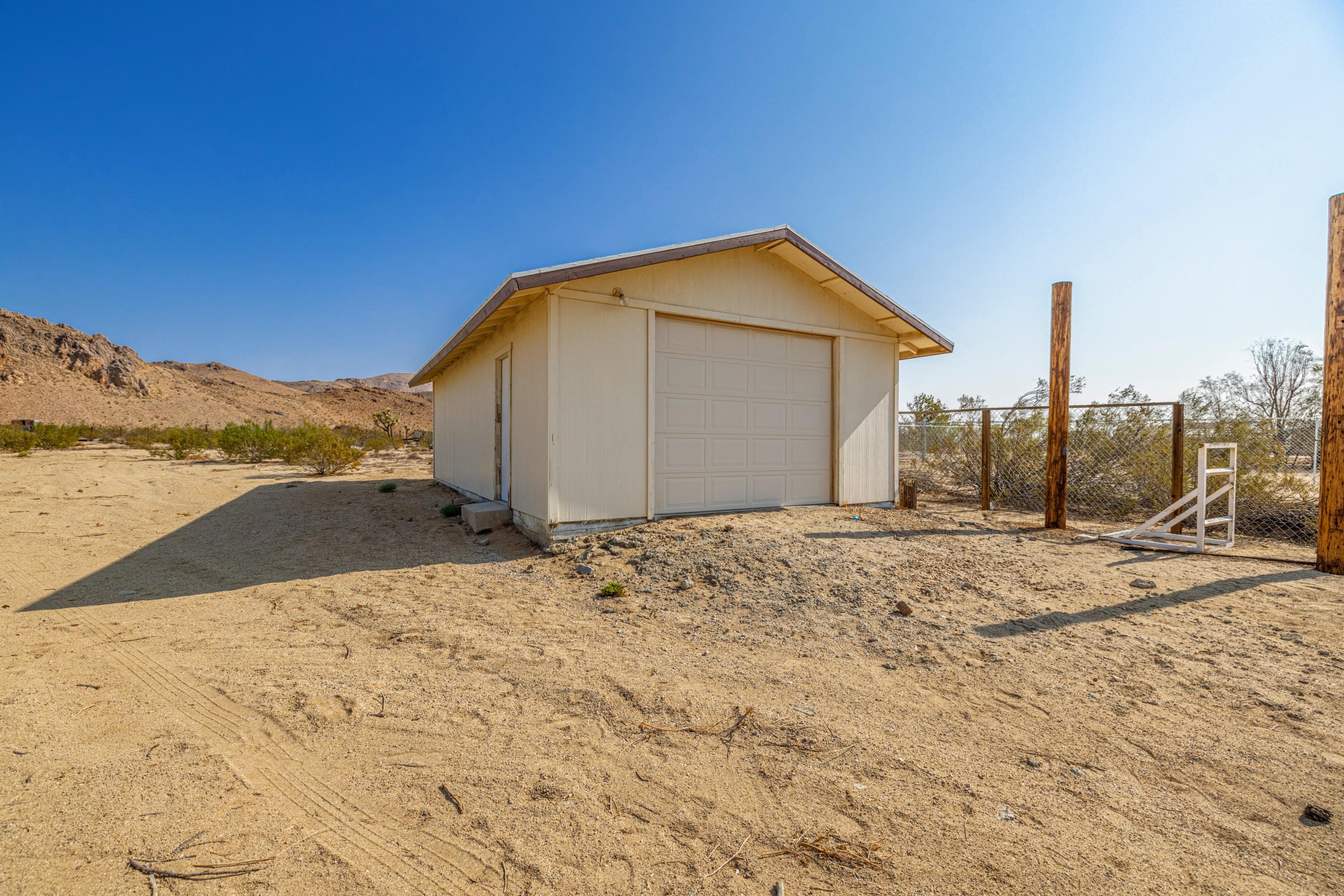 3639 Backus Road Mojave, CA 93501 - Photo 7 of 34 JE5A8439-HDR