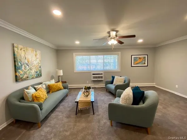 $2,995 | 327 Brook Avenue, Unit 3272B, Bay Shore, NY 11706