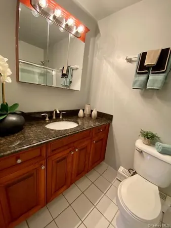 $2,995 | 327 Brook Avenue, Unit 3272B, Bay Shore, NY 11706