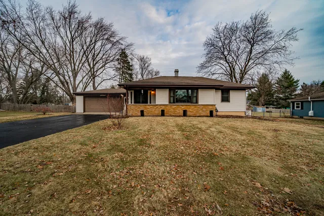 $425,000 | 28-w544 Forestview Drive, Warrenville, IL 60555