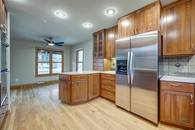 $425,000 | 28-w544 Forestview Drive, Warrenville, IL 60555