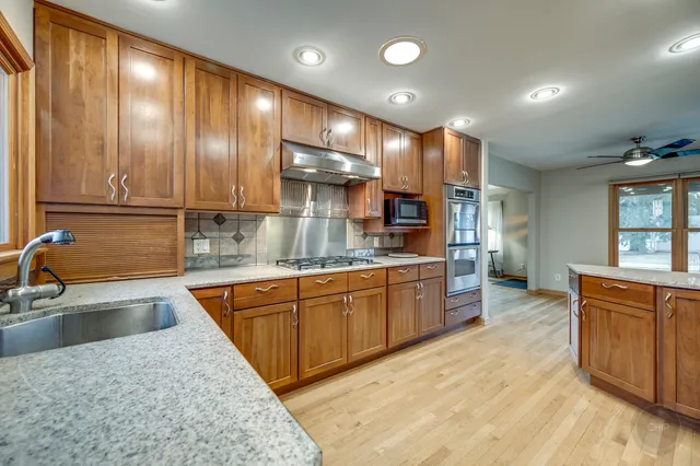 $425,000 | 28-w544 Forestview Drive, Warrenville, IL 60555