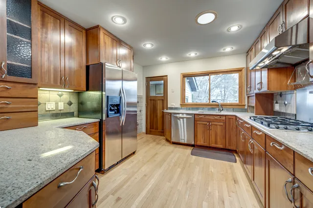 $425,000 | 28-w544 Forestview Drive, Warrenville, IL 60555