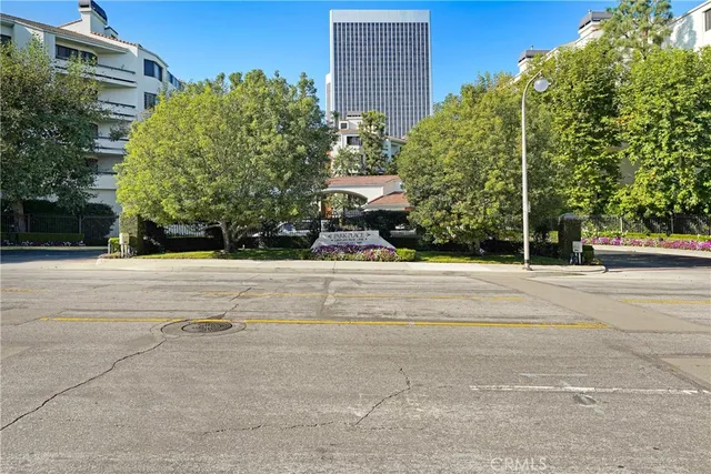 a view of livingroom with furniture