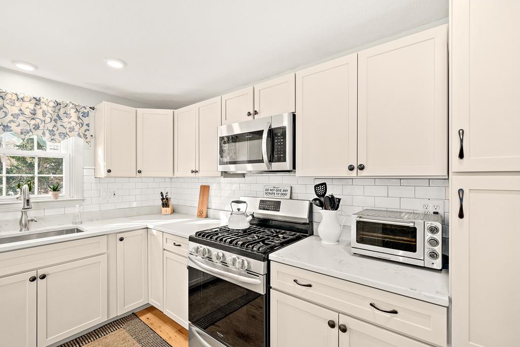 55 Windsor Road Weymouth, MA 02190 - Photo 4 of 28 Gallery Image 4